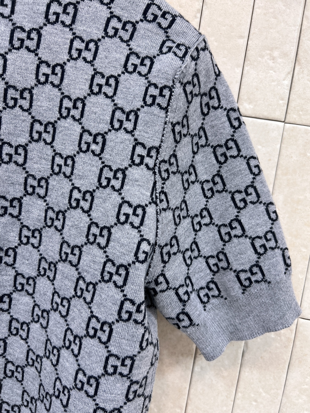 G家 25早秋新款 双G提花系列 圆领短袖衫+V领针织长袖开衫 GG提花自带奢华感 经典宽松版型 上身舒