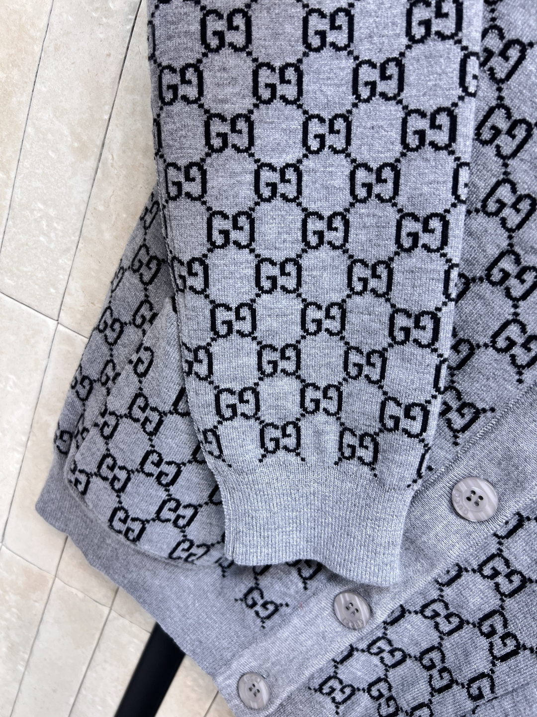 G家 25早秋新款 双G提花系列 圆领短袖衫+V领针织长袖开衫 GG提花自带奢华感 经典宽松版型 上身舒