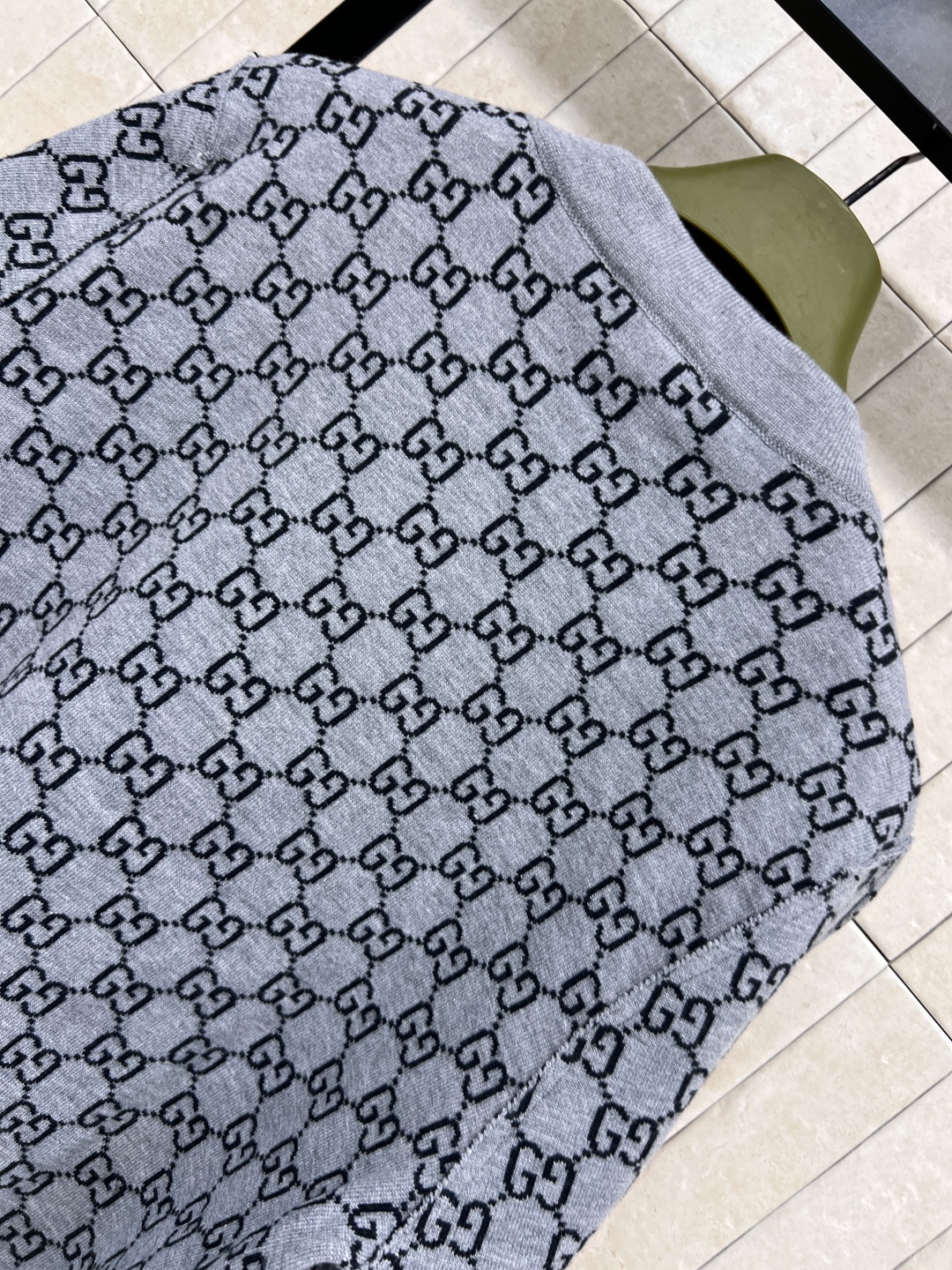 G家 25早秋新款 双G提花系列 圆领短袖衫+V领针织长袖开衫 GG提花自带奢华感 经典宽松版型 上身舒