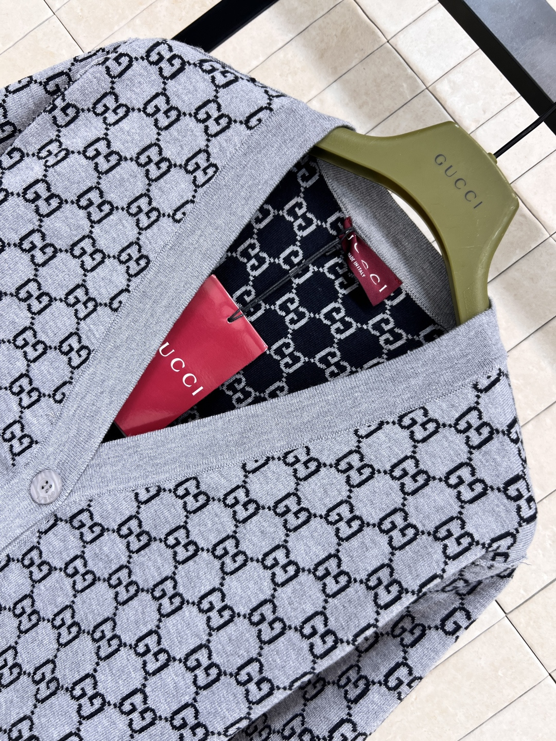 G家 25早秋新款 双G提花系列 圆领短袖衫+V领针织长袖开衫 GG提花自带奢华感 经典宽松版型 上身舒