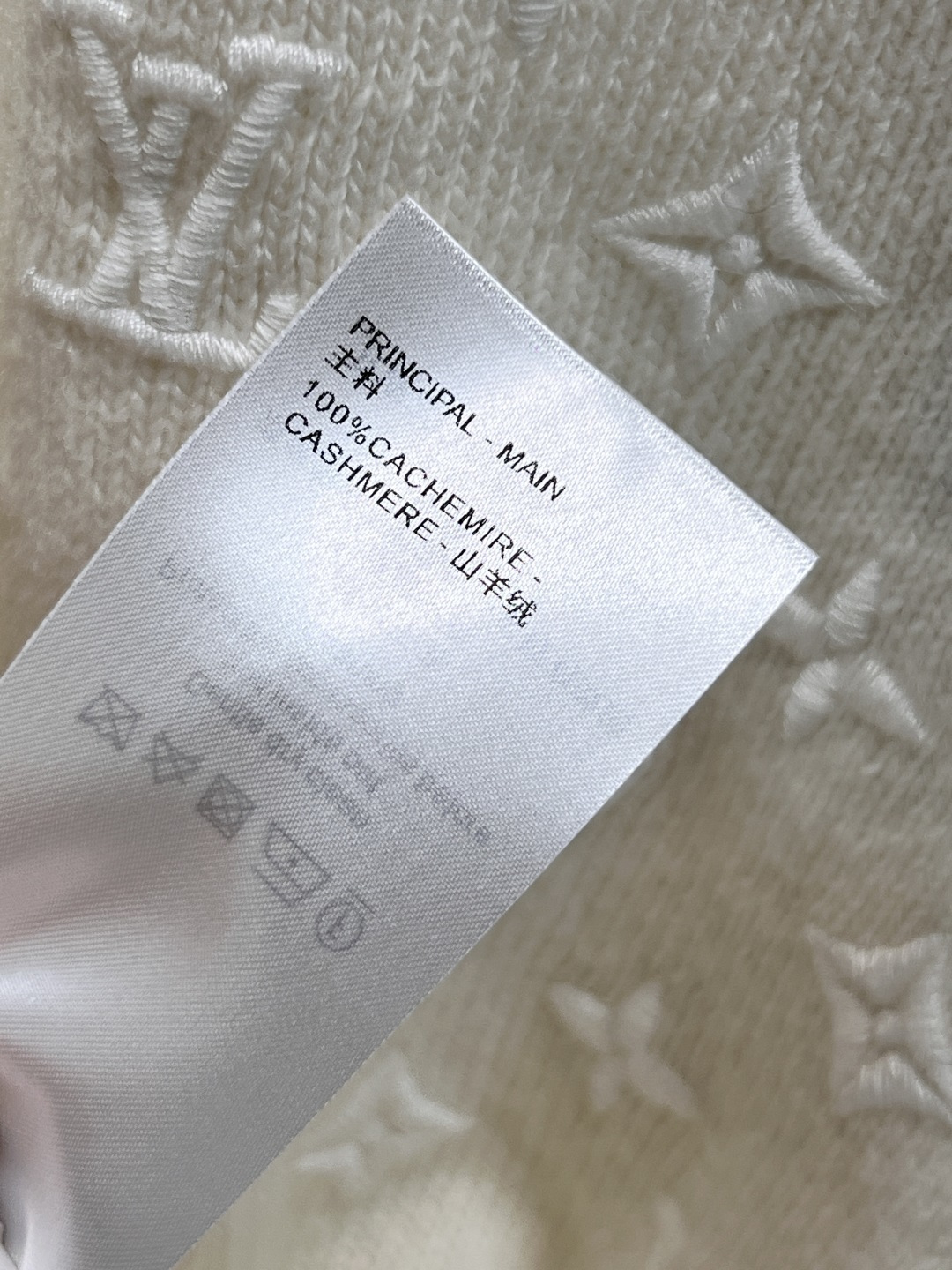 L家 25早秋新款 刺绣老花针织套头毛衣 满印刺绣钱币老花图案 羊毛混纺纱线面料 软软糯糯的上身超级舒适