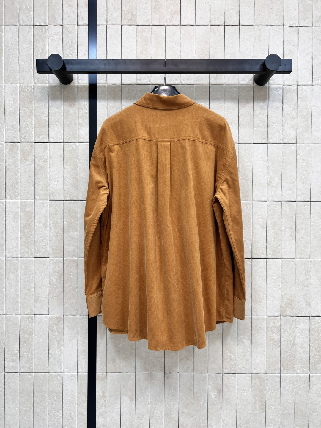 CE家 25早秋新款 灯芯绒翻领衬衫外套 怀旧时髦感超级帅气 胸口口袋刺绣凯旋门Logo低调奢华 经典宽