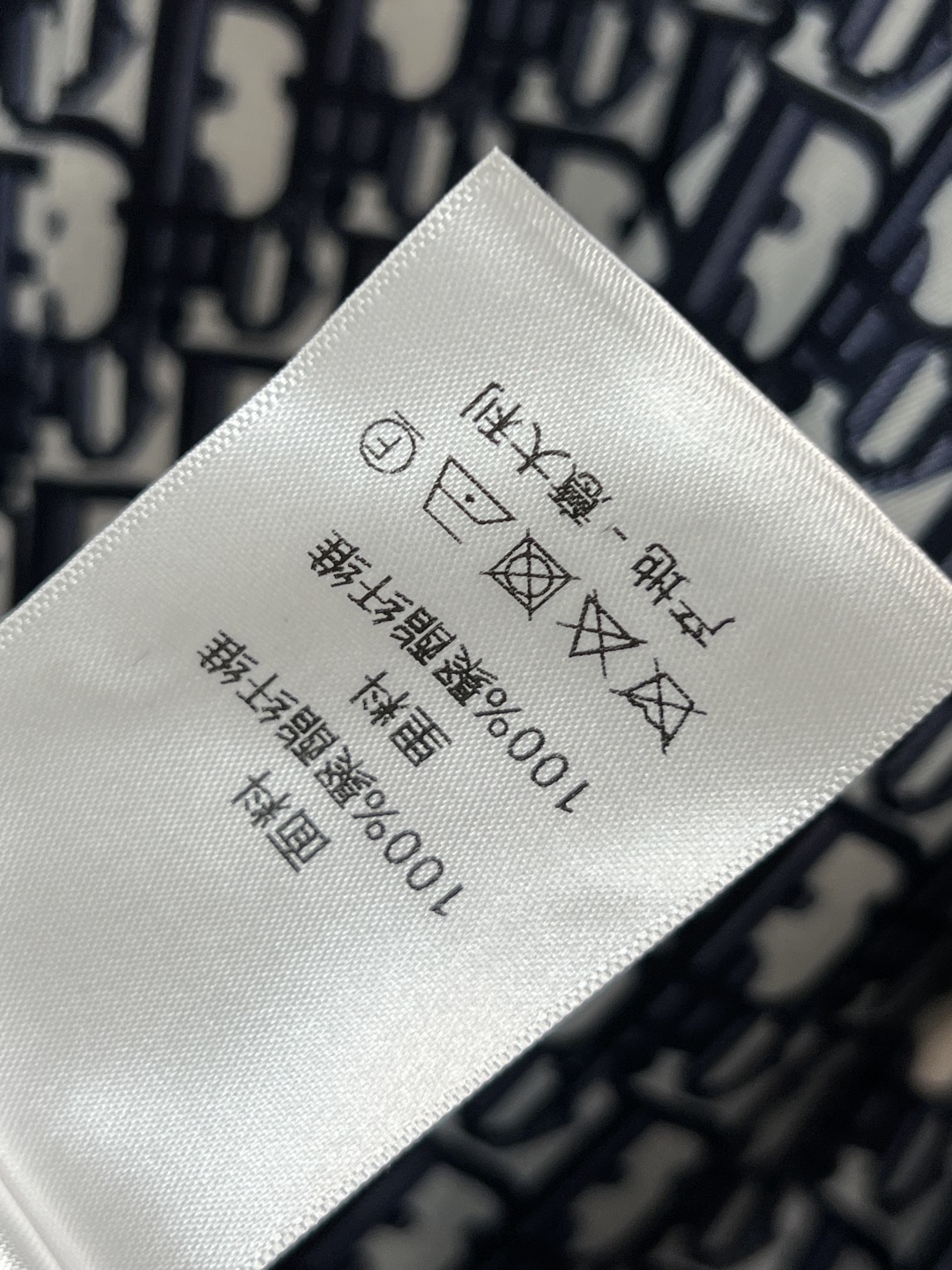 D家 25早秋新款 连帽双排扣风衣外套 中长款的长度 连帽+翻领双排扣设计 经典的修身剪裁 版型非常显瘦