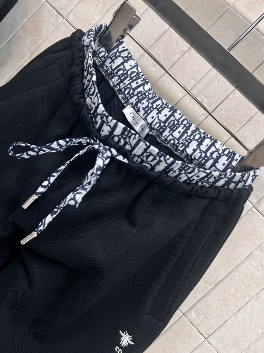 D家 25早秋新款 老花连帽短款外套+双腰头休闲裤 自带帅气和时髦 拼接 logo字母老花 日常休闲逛街