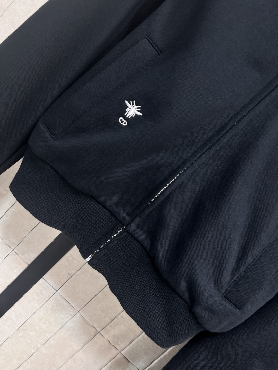 D家 25早秋新款 老花连帽短款外套+双腰头休闲裤 自带帅气和时髦 拼接 logo字母老花 日常休闲逛街