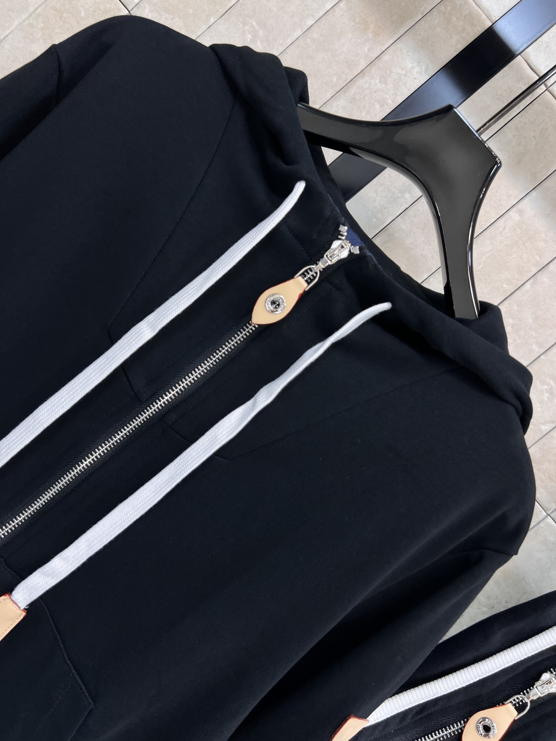 L家 25早秋新款 撞色时髦休闲套装 连帽外套+运动短裤 日常运动休闲都Ok 一套上身显瘦又时髦吸睛 版