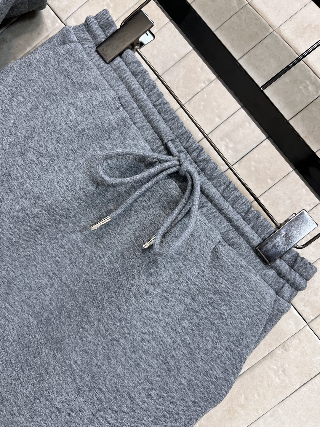 FD家 25早秋新款 蕾丝拼接休闲套装 蕾丝连帽长袖卫衣+松紧腰短裙 绝绝子一套搭配 品牌刺绣logo点