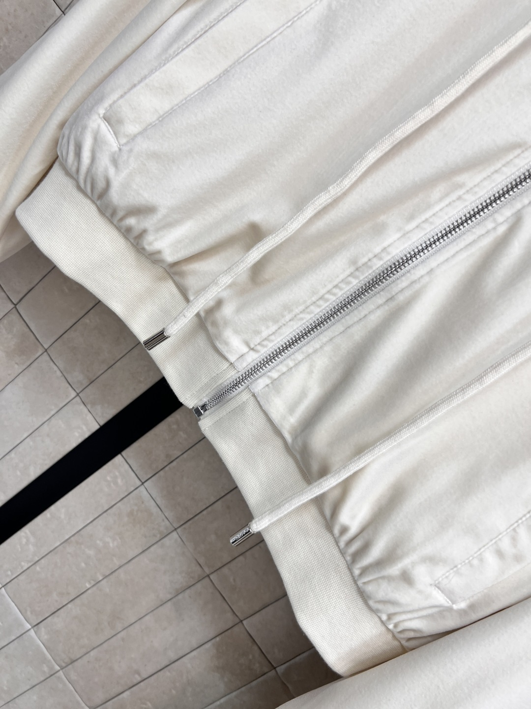 FD家 25早秋新款 丝绒休闲套装 连帽拉链外套 +松紧阔腿裤 日常休闲逛街运动都很OK的一套 轻松拉长