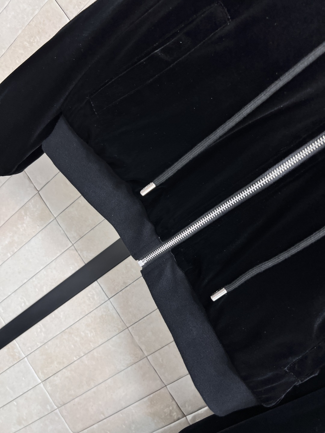 FD家 25早秋新款 丝绒休闲套装 连帽拉链外套 +松紧阔腿裤 日常休闲逛街运动都很OK的一套 轻松拉长