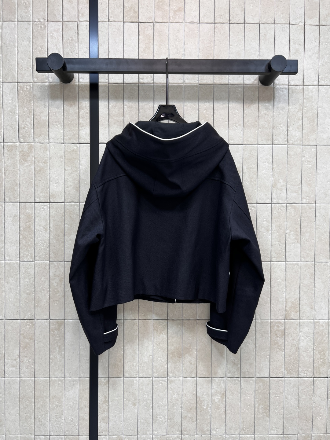 D家 25早秋新款 撞色包边连帽外套 连帽宽松外套 上身百搭不挑人 超有复古时髦感 非常适合初秋穿搭 日