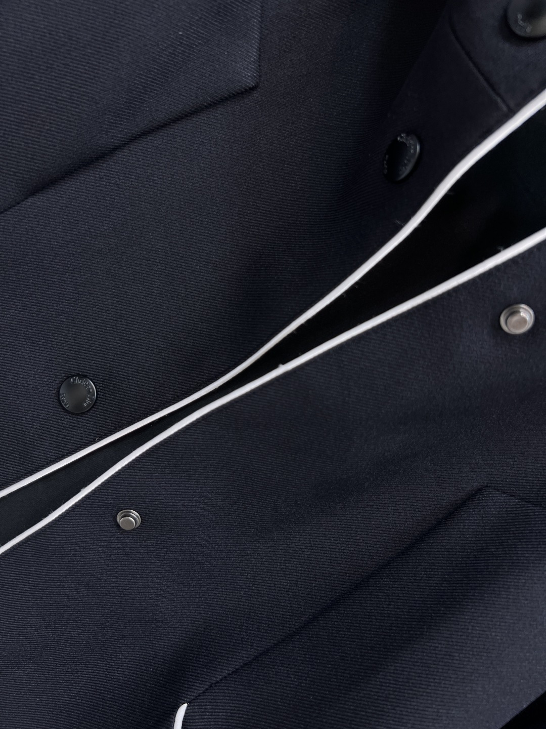 D家 25早秋新款 撞色包边连帽外套 连帽宽松外套 上身百搭不挑人 超有复古时髦感 非常适合初秋穿搭 日