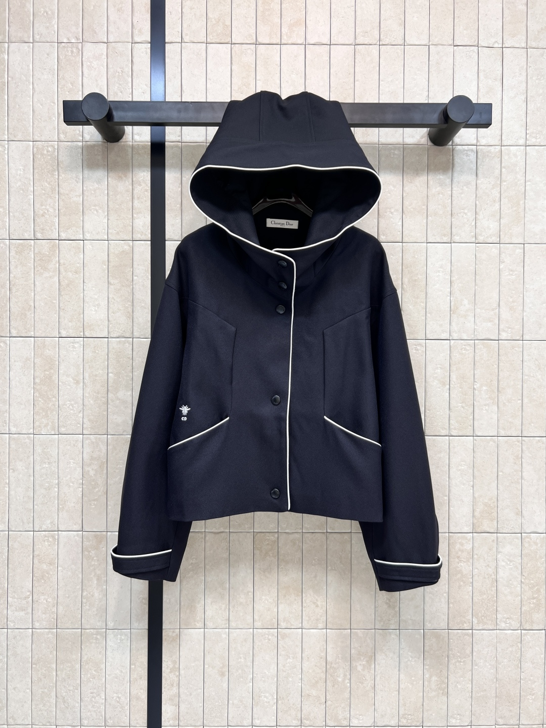 NO:495065,D Home 25 early autumn new style Contrast color hiding hooded jacket Hooded loose jacket The upper body is versatile and not picky, super retro and fashionable, very suitable for early autumn outfits, daily casual and lazy items, custom hardware accessories with open molds, three-code Size/S-M-L,,dior, jackets & coats,hats,alexander wang19860909D家 25早秋新款 撞色包边连帽外套 连帽宽松外套 上身百搭不挑人 超有复古时髦感 非常适合初秋穿搭 日常休闲慵懒兼备单品 开模定制的五金配件 一色三码 Size/S-M-L,,dior,jackets & coats,hats,alexander wang,Women's clothing