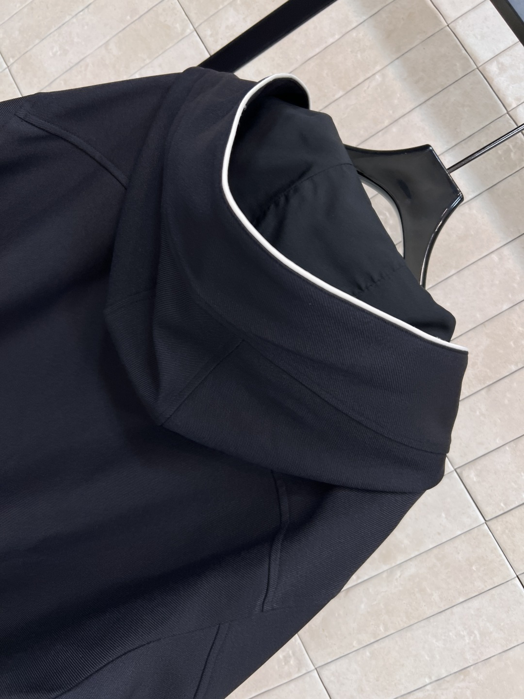 D家 25早秋新款 撞色包边连帽外套 连帽宽松外套 上身百搭不挑人 超有复古时髦感 非常适合初秋穿搭 日