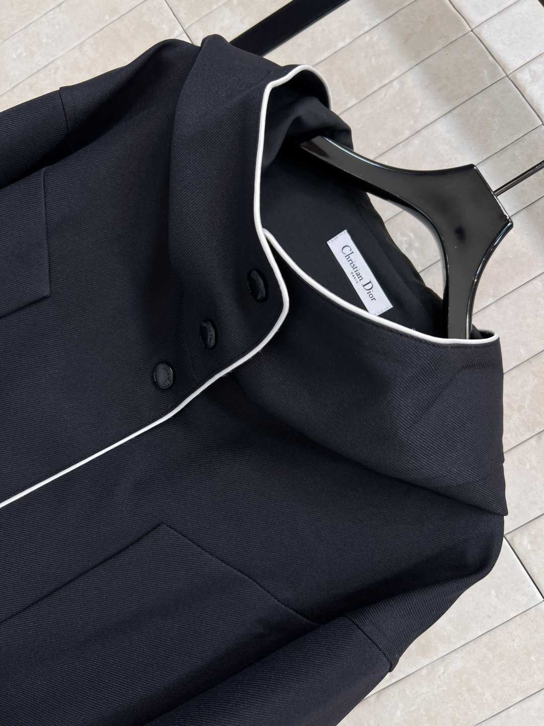 D家 25早秋新款 撞色包边连帽外套 连帽宽松外套 上身百搭不挑人 超有复古时髦感 非常适合初秋穿搭 日