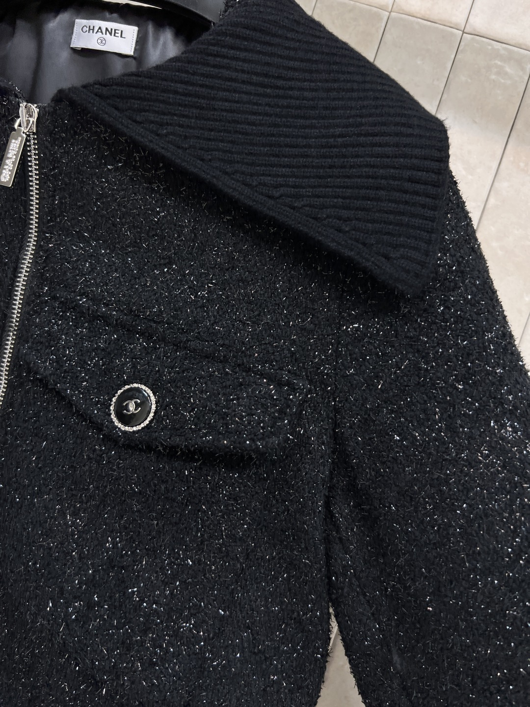 小香家 25早秋新款 披肩领粗花呢外套 拼接针织拼接领设计 上身显瘦又复古有型 搭配裤子优雅又不失帅气 