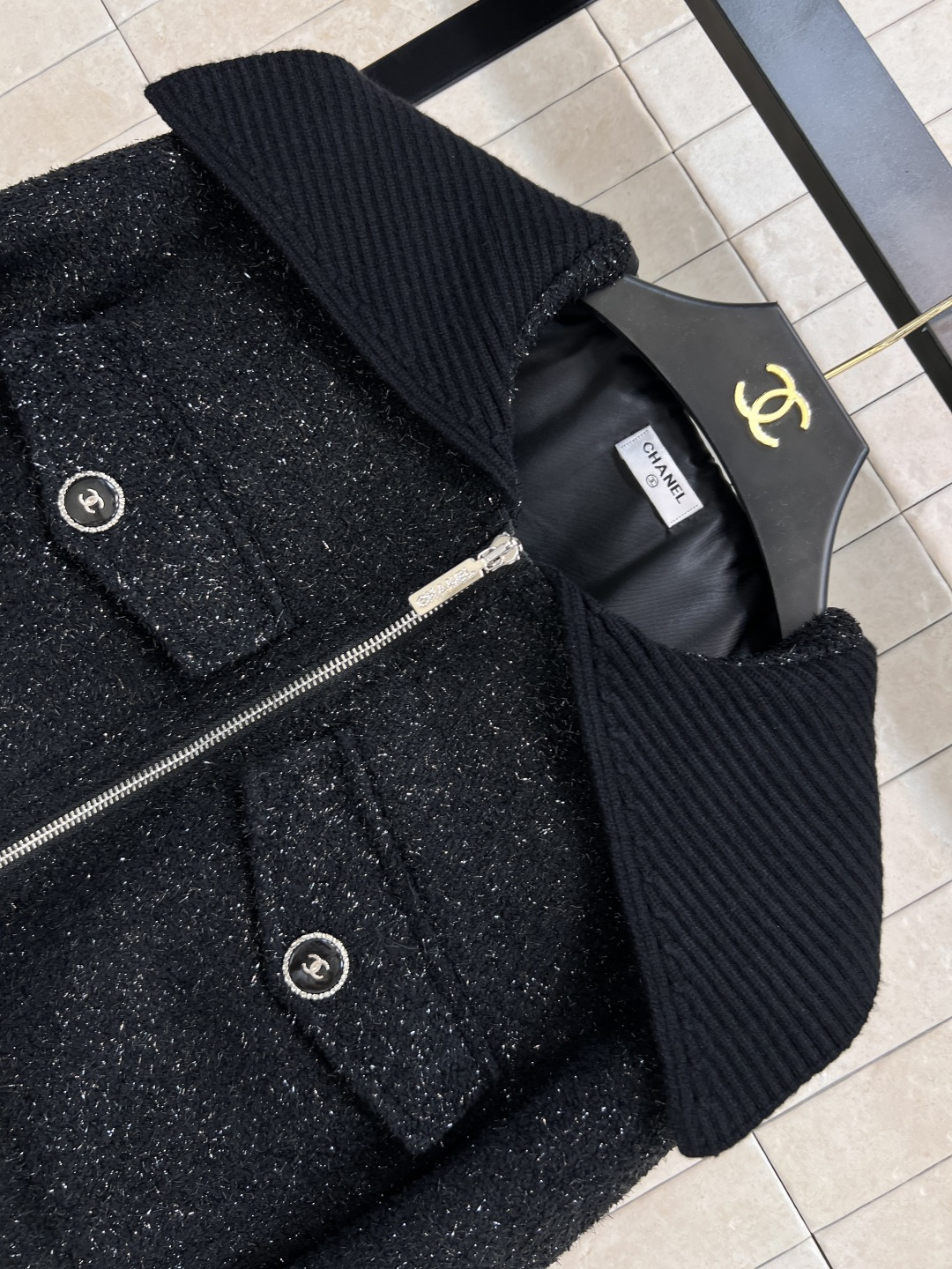 小香家 25早秋新款 披肩领粗花呢外套 拼接针织拼接领设计 上身显瘦又复古有型 搭配裤子优雅又不失帅气 