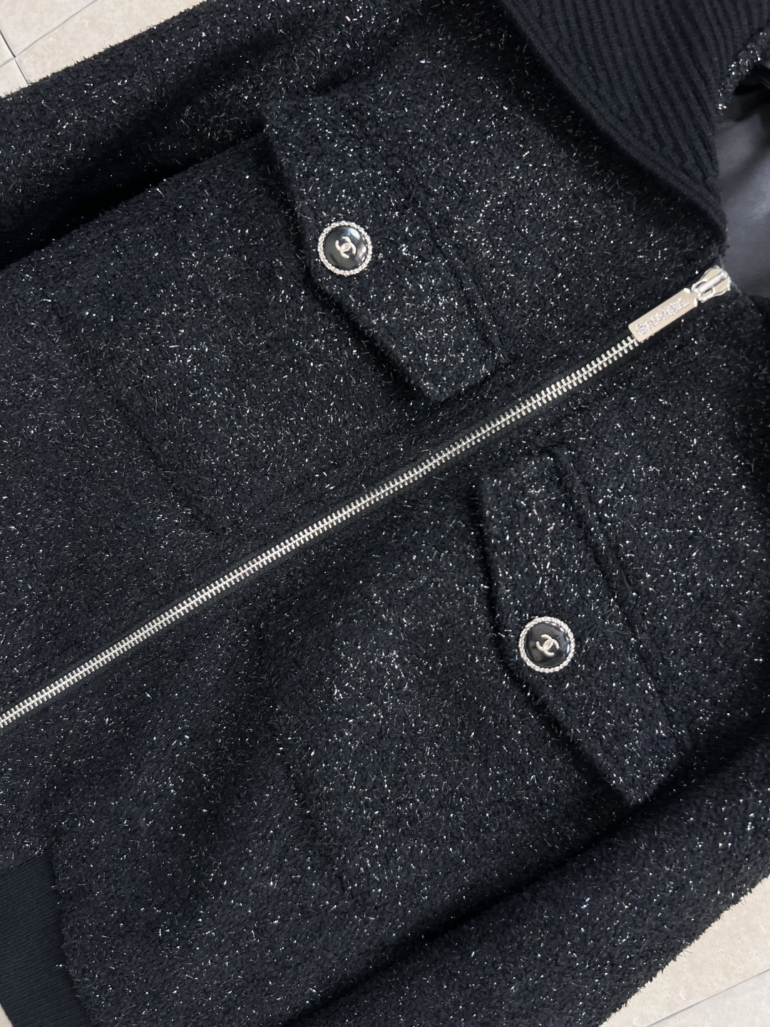 小香家 25早秋新款 披肩领粗花呢外套 拼接针织拼接领设计 上身显瘦又复古有型 搭配裤子优雅又不失帅气 