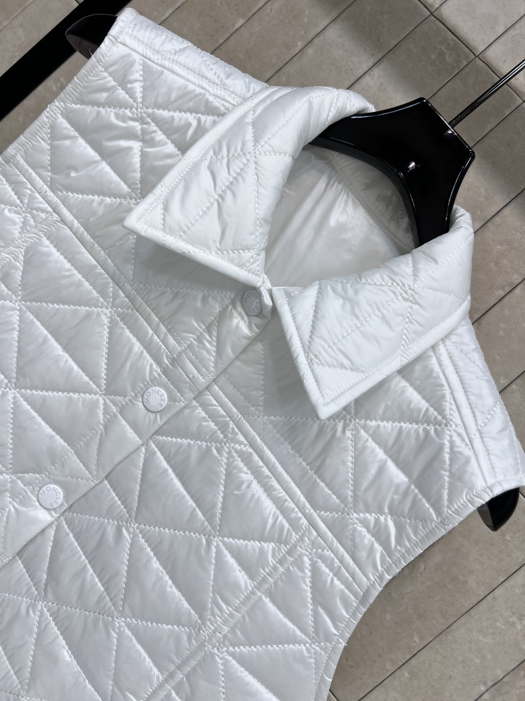 M家 25早秋新款 A摆菱形绗缝马甲 超级显白简约的色系 A摆廓形马甲背心 版型非常显瘦好看 简约高级的