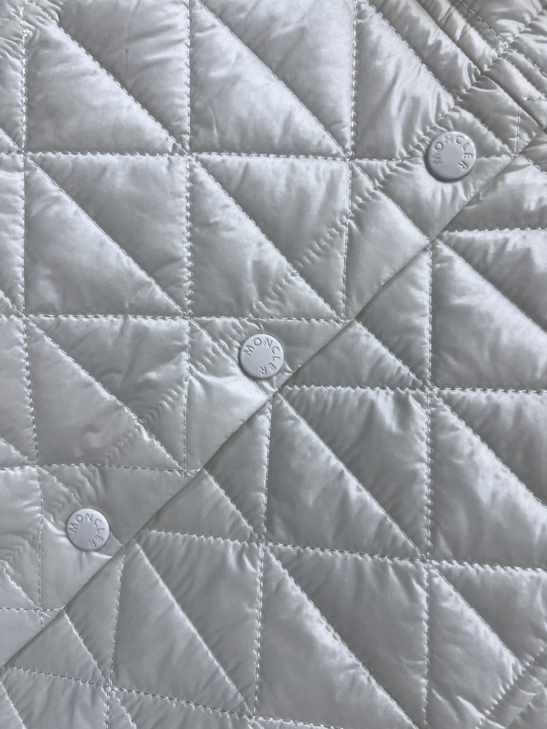 M家 25早秋新款 A摆菱形绗缝马甲 超级显白简约的色系 A摆廓形马甲背心 版型非常显瘦好看 简约高级的