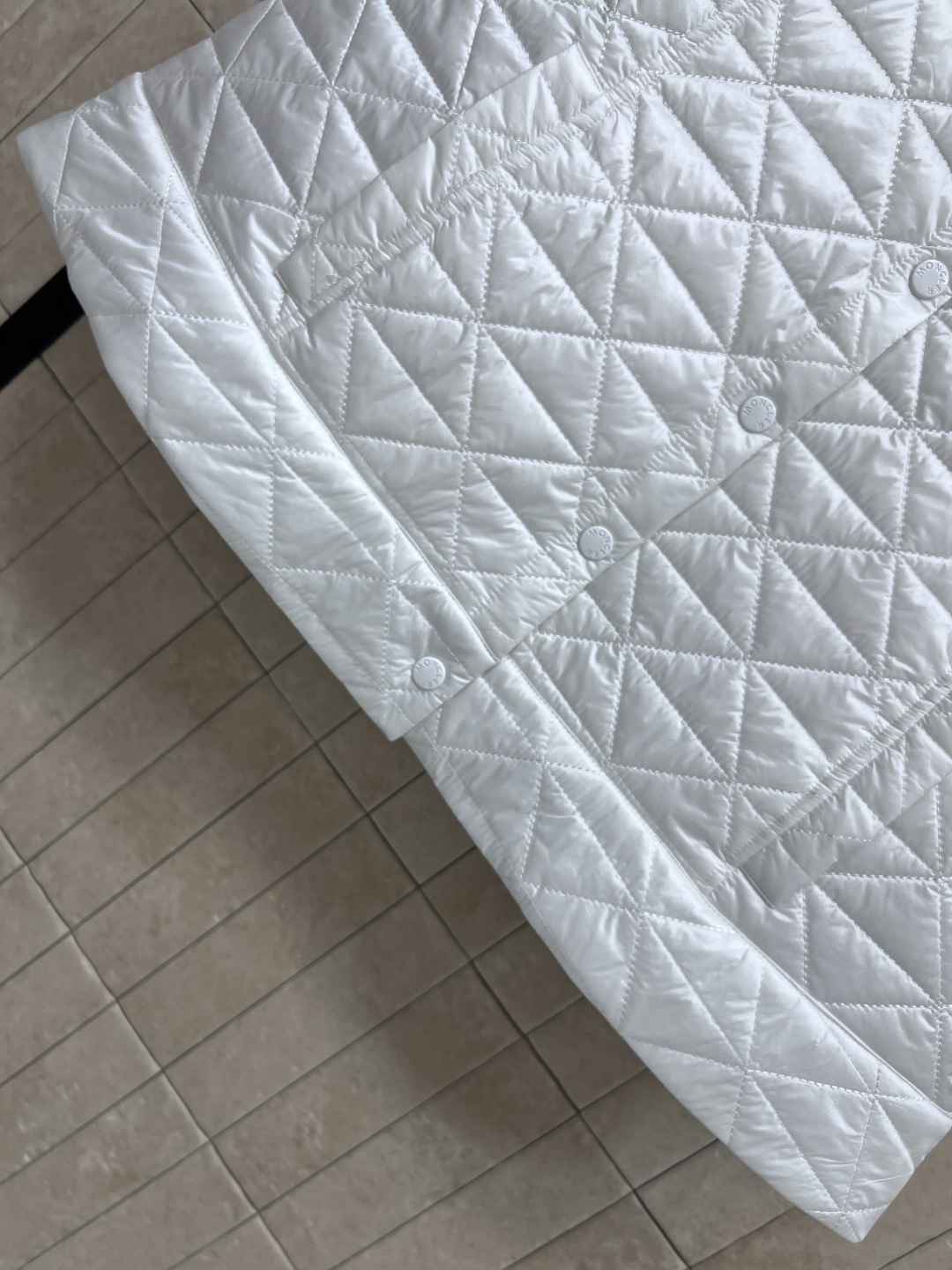 M家 25早秋新款 A摆菱形绗缝马甲 超级显白简约的色系 A摆廓形马甲背心 版型非常显瘦好看 简约高级的