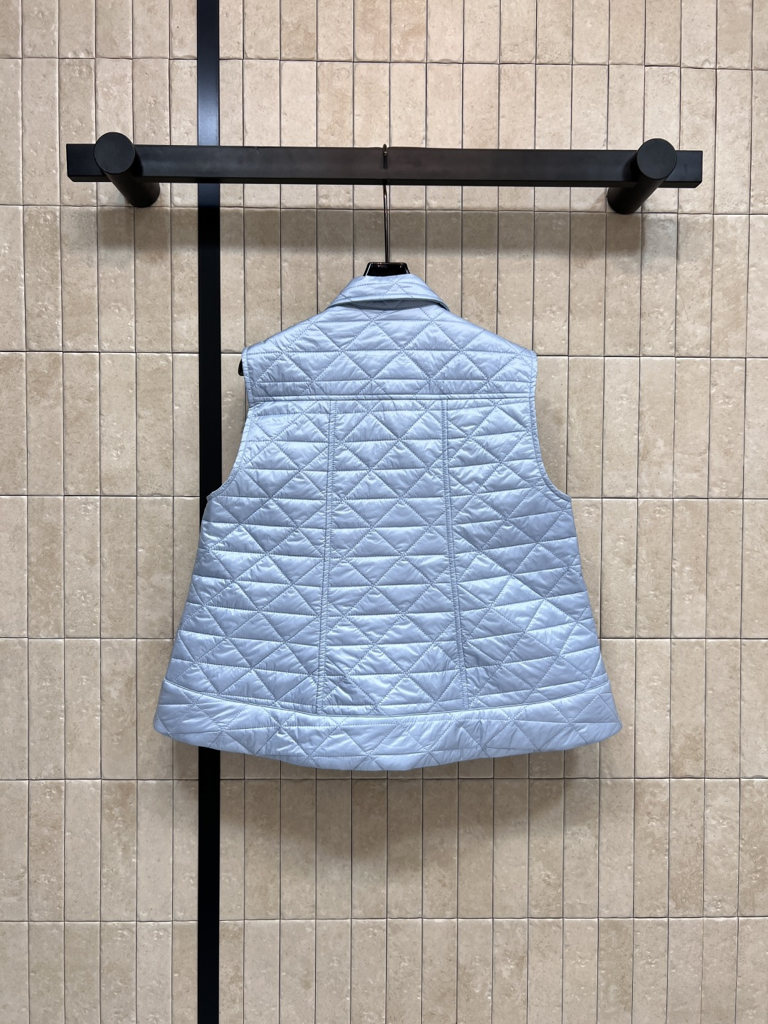 M家 25早秋新款 A摆菱形绗缝马甲 超级显白简约的色系 A摆廓形马甲背心 版型非常显瘦好看 简约高级的