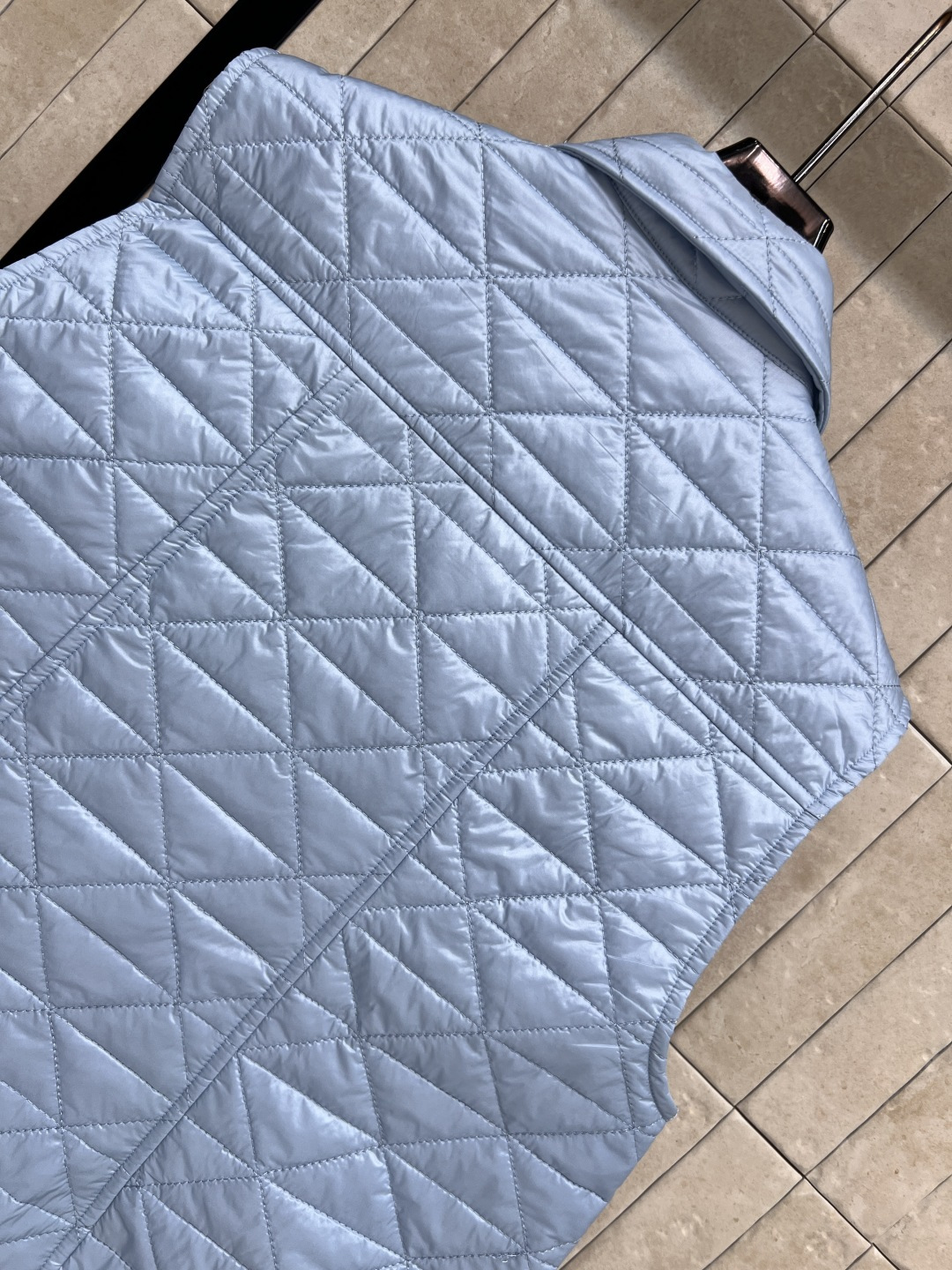 M家 25早秋新款 A摆菱形绗缝马甲 超级显白简约的色系 A摆廓形马甲背心 版型非常显瘦好看 简约高级的