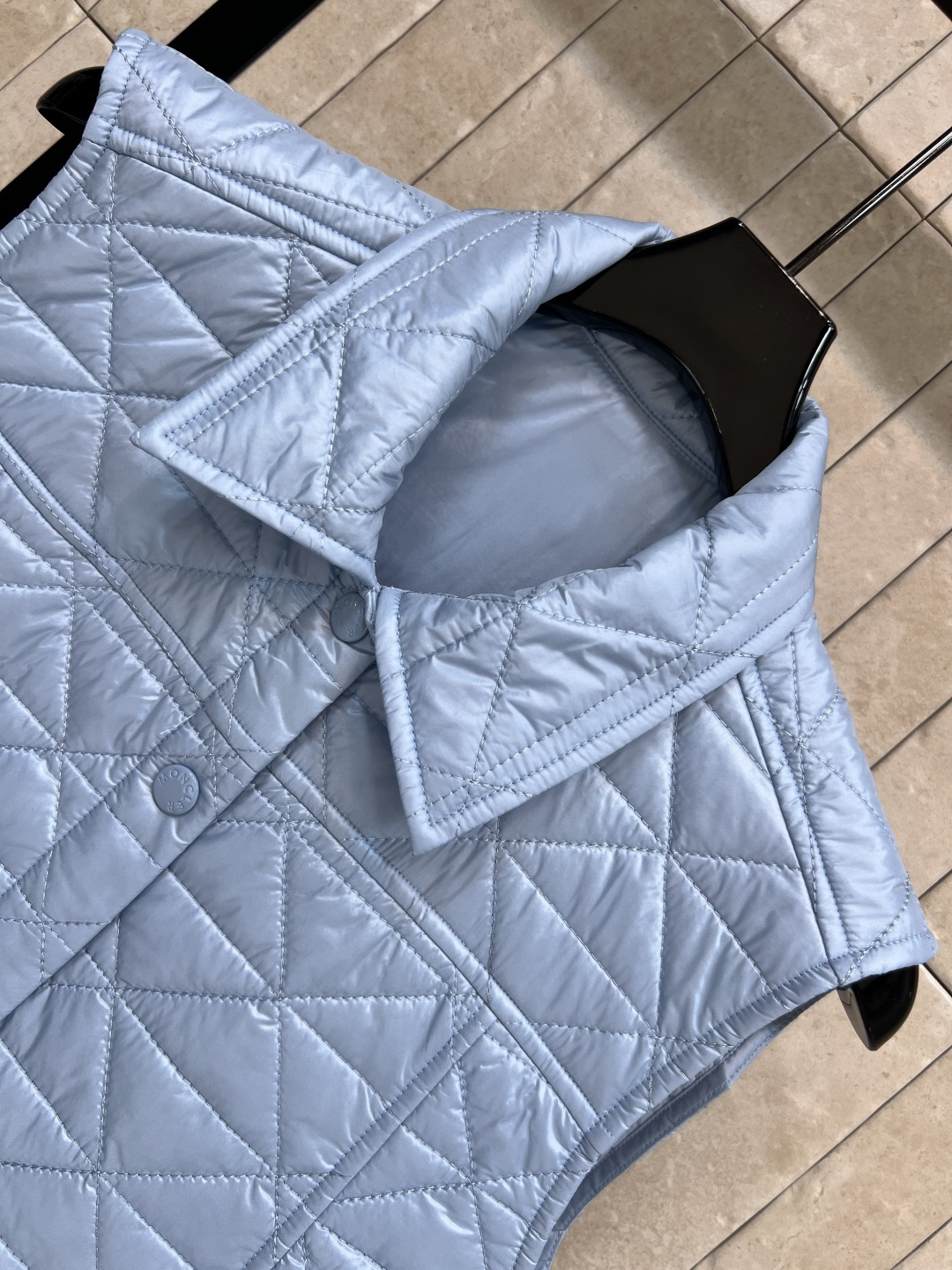 M家 25早秋新款 A摆菱形绗缝马甲 超级显白简约的色系 A摆廓形马甲背心 版型非常显瘦好看 简约高级的