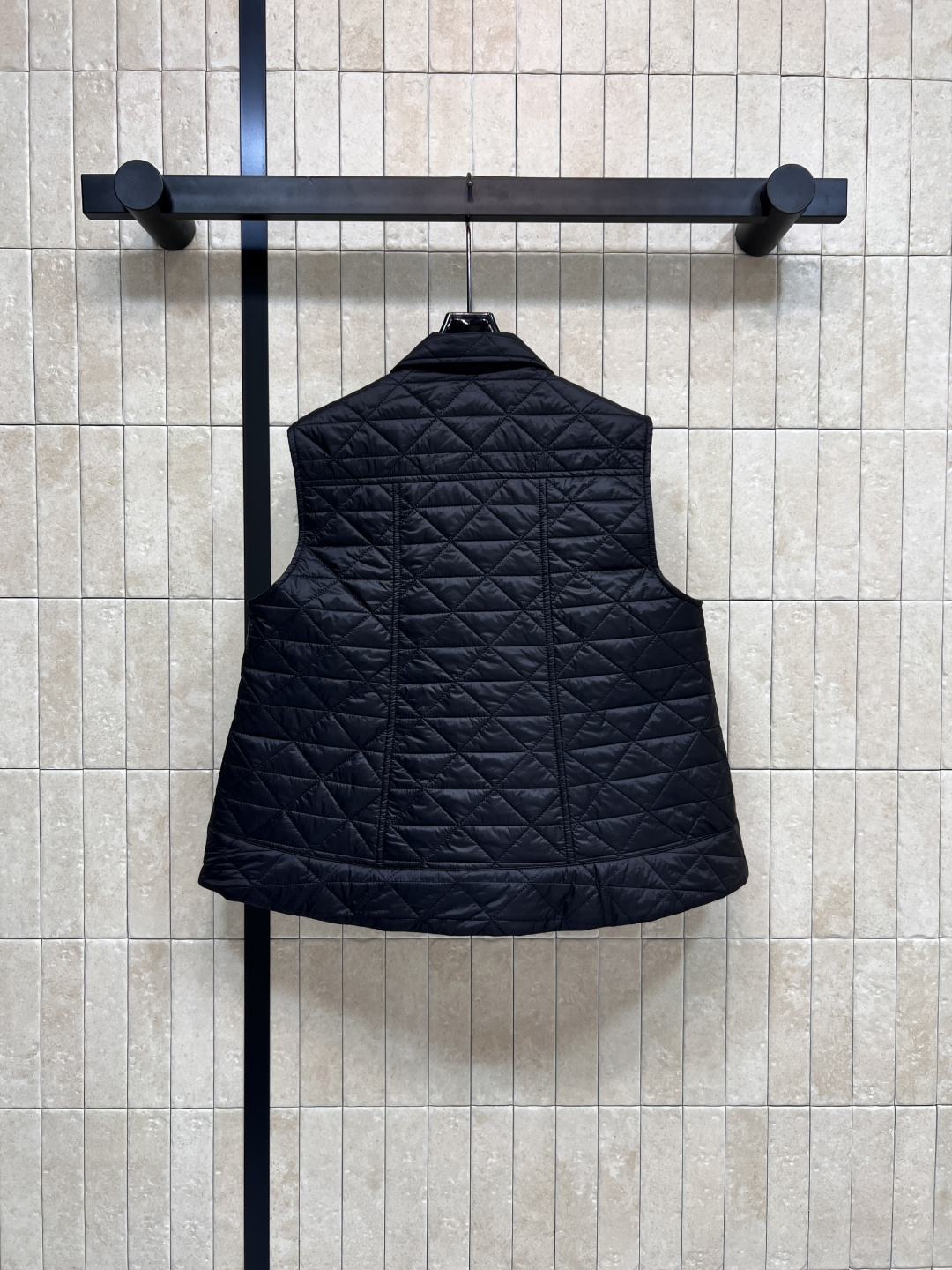 M家 25早秋新款 A摆菱形绗缝马甲 超级显白简约的色系 A摆廓形马甲背心 版型非常显瘦好看 简约高级的