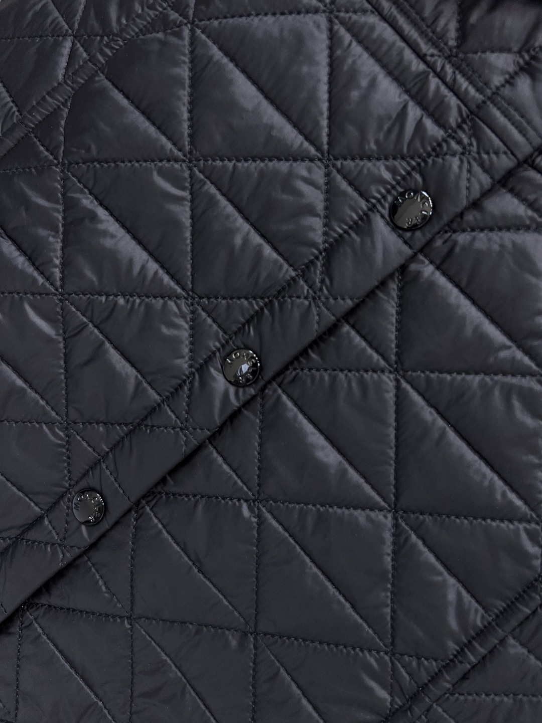 M家 25早秋新款 A摆菱形绗缝马甲 超级显白简约的色系 A摆廓形马甲背心 版型非常显瘦好看 简约高级的