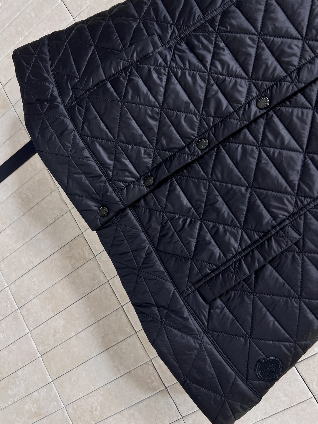 M家 25早秋新款 A摆菱形绗缝马甲 超级显白简约的色系 A摆廓形马甲背心 版型非常显瘦好看 简约高级的