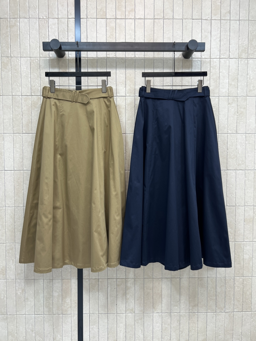 25早秋新款 双排扣高腰百褶裙 高腰压褶A字版型 上身视觉显腿长 本布腰带点缀 超级显白不挑肤色 洗水难