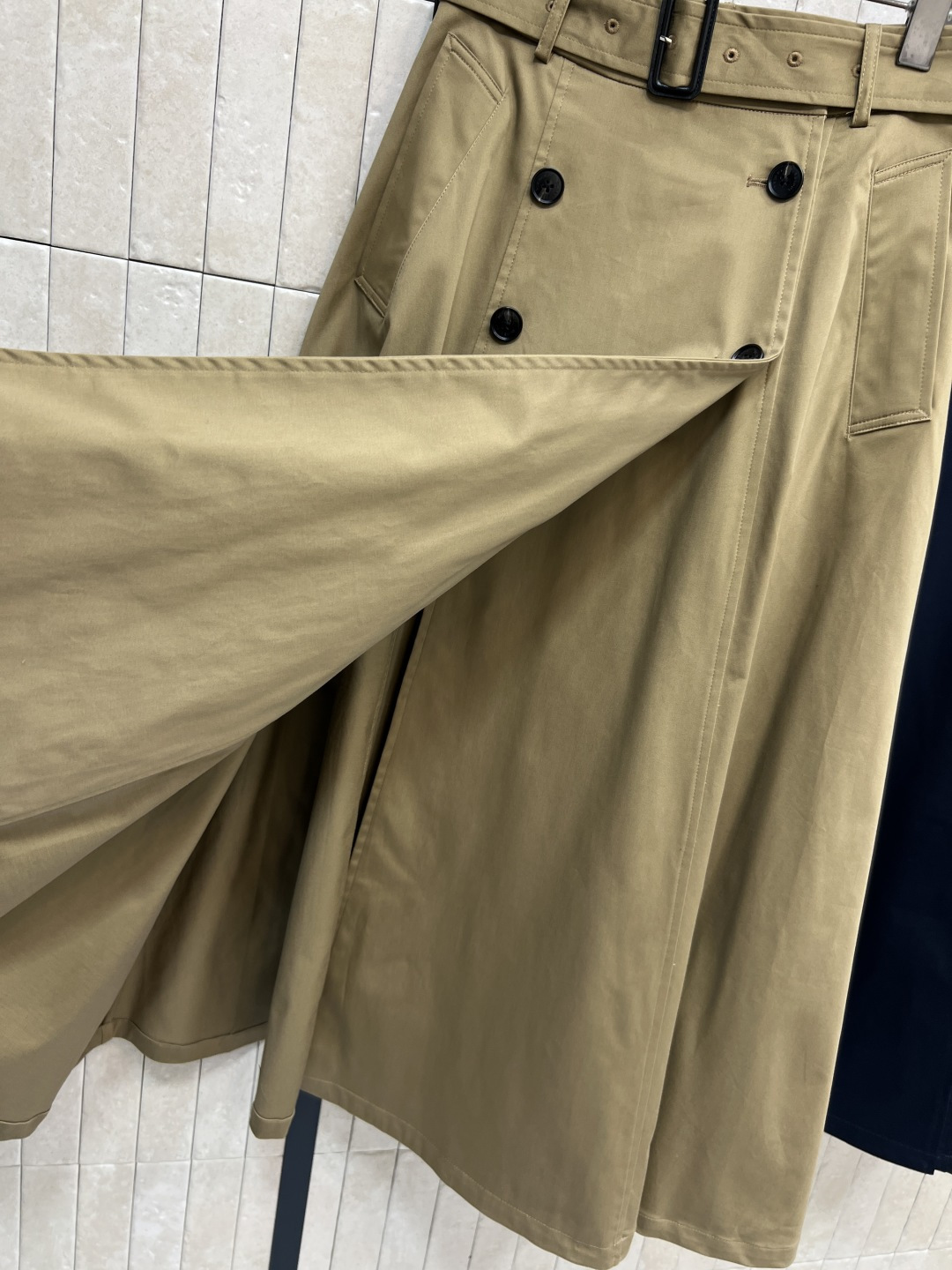 25早秋新款 双排扣高腰百褶裙 高腰压褶A字版型 上身视觉显腿长 本布腰带点缀 超级显白不挑肤色 洗水难