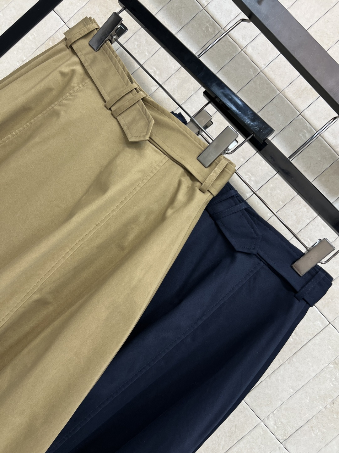 25早秋新款 双排扣高腰百褶裙 高腰压褶A字版型 上身视觉显腿长 本布腰带点缀 超级显白不挑肤色 洗水难