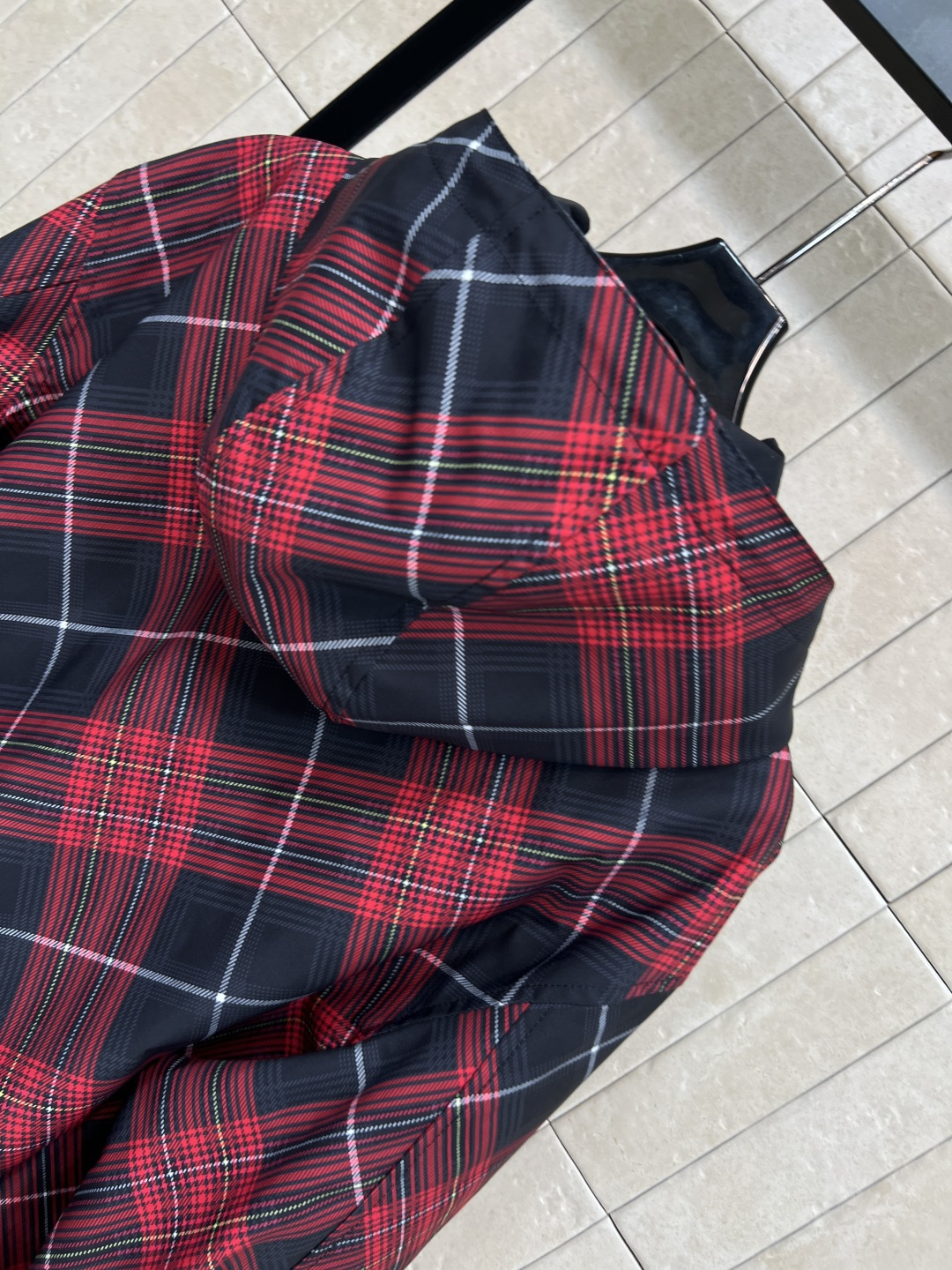 BUR家 25早秋新款 双面穿连帽夹克外套 一面经典格纹图案 一面纯黑色系 连帽宽松版型衣摆抽绳束腰调节