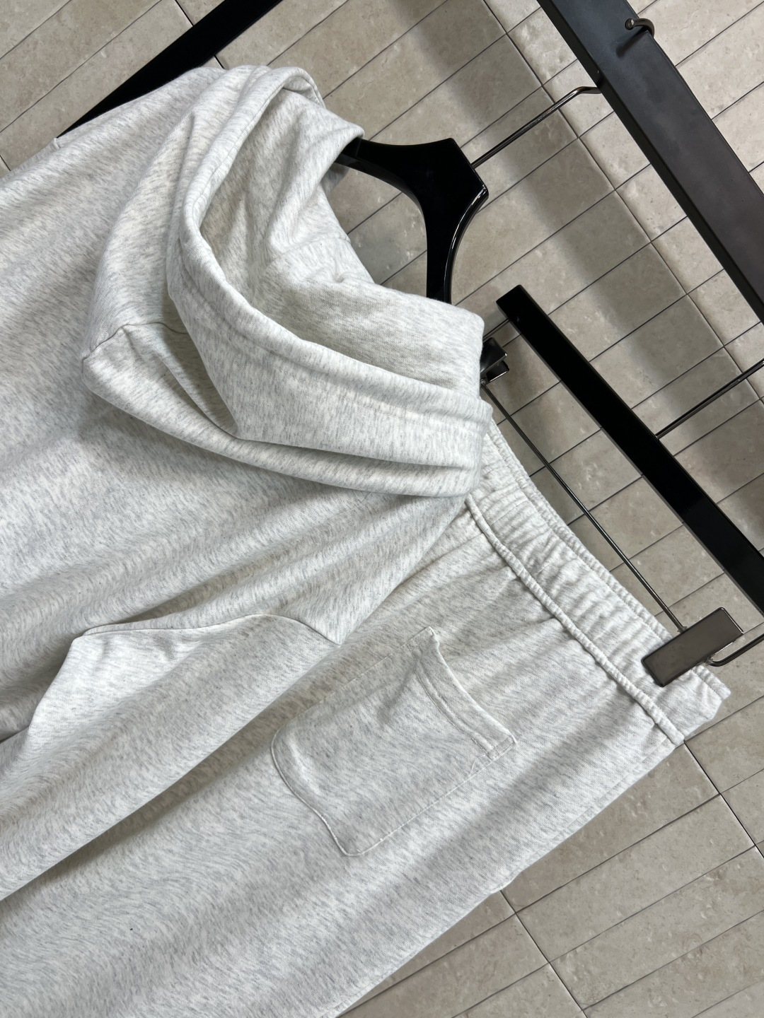 PD家 25早秋新款 三角标休闲套装 连帽短款卫衣 +高腰小脚裤 版型宽松百搭不挑人 彰显减龄青春活力气