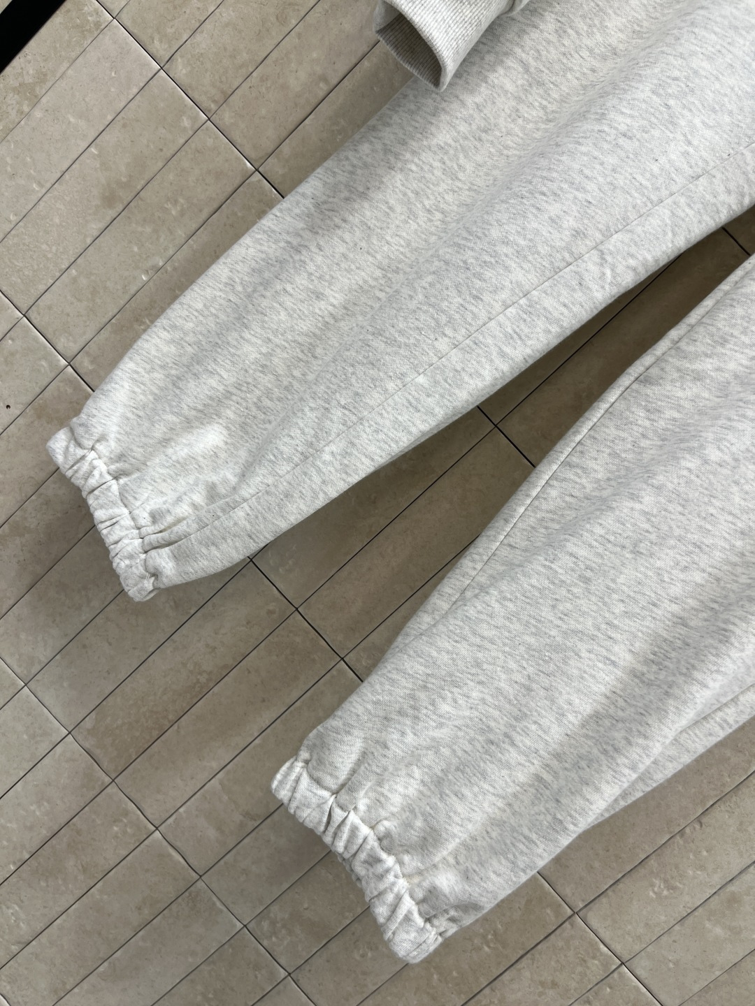 PD家 25早秋新款 三角标休闲套装 连帽短款卫衣 +高腰小脚裤 版型宽松百搭不挑人 彰显减龄青春活力气