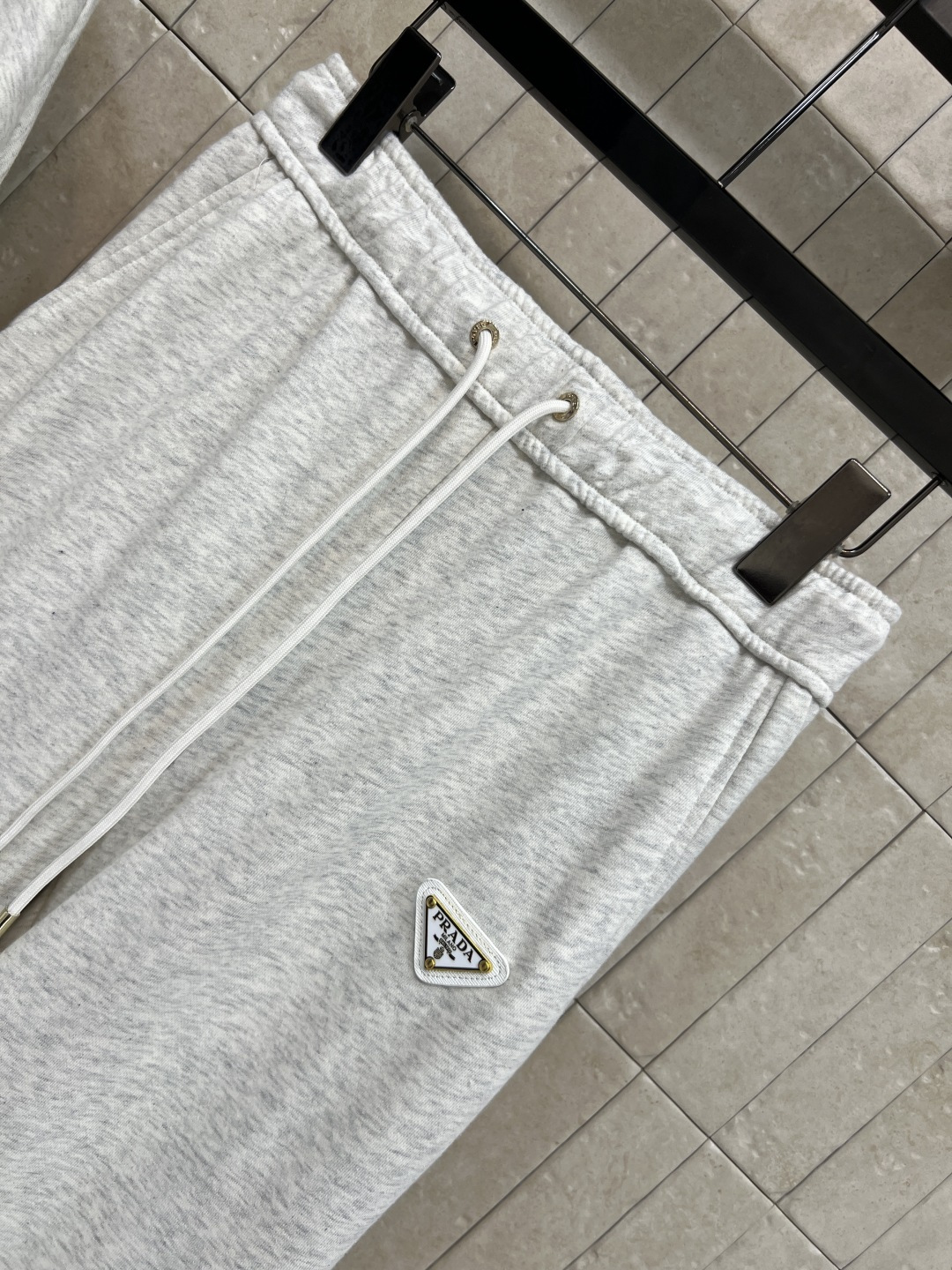 PD家 25早秋新款 三角标休闲套装 连帽短款卫衣 +高腰小脚裤 版型宽松百搭不挑人 彰显减龄青春活力气