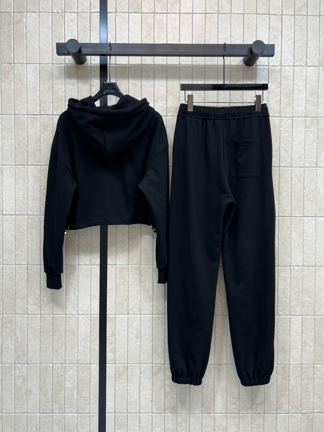 PD家 25早秋新款 三角标休闲套装 连帽短款卫衣 +高腰小脚裤 版型宽松百搭不挑人 彰显减龄青春活力气