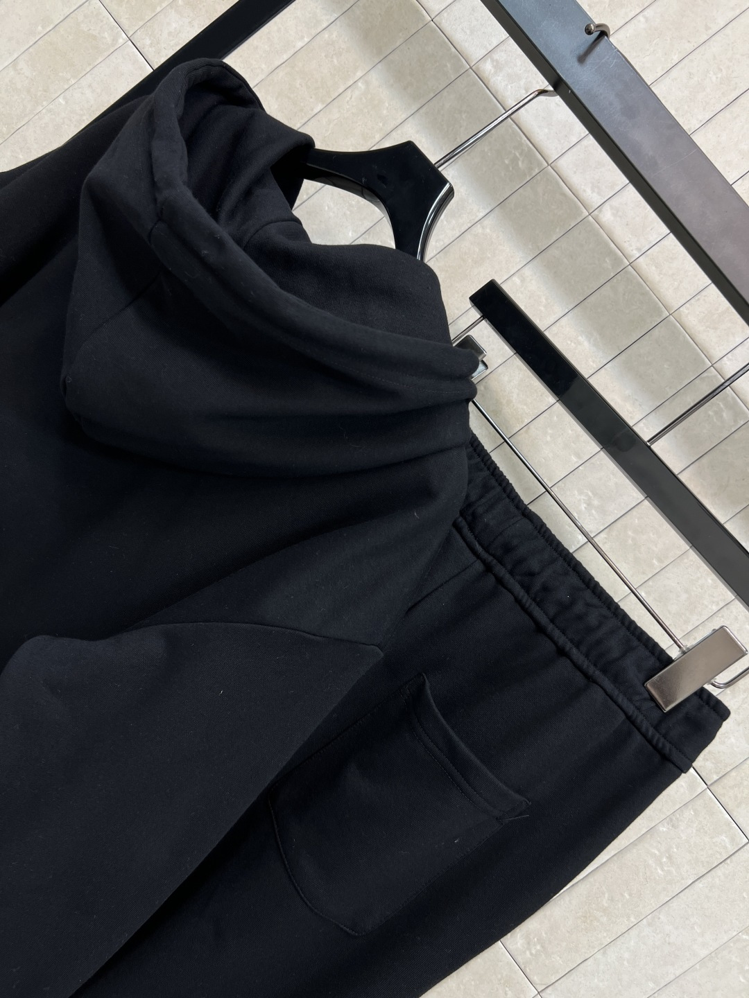 PD家 25早秋新款 三角标休闲套装 连帽短款卫衣 +高腰小脚裤 版型宽松百搭不挑人 彰显减龄青春活力气