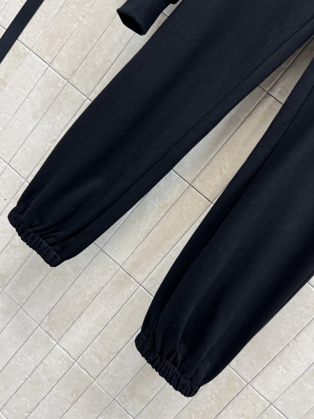 PD家 25早秋新款 三角标休闲套装 连帽短款卫衣 +高腰小脚裤 版型宽松百搭不挑人 彰显减龄青春活力气