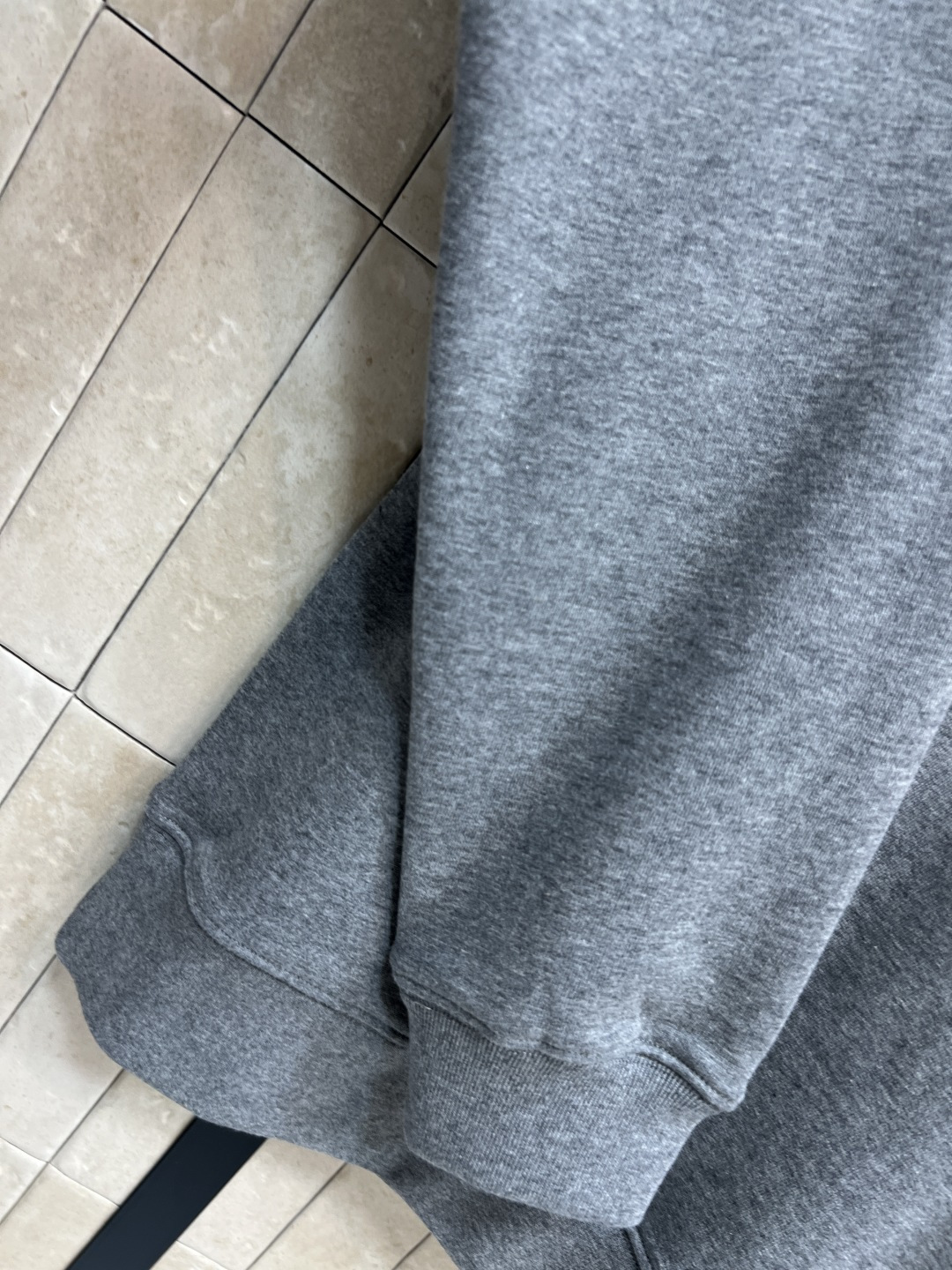 L家 25早秋新款 涂鸦图案连帽卫衣 连帽抽绳小宽松版型 上身百搭不挑人 胸前童趣可爱的宇航员涂鸦图案 