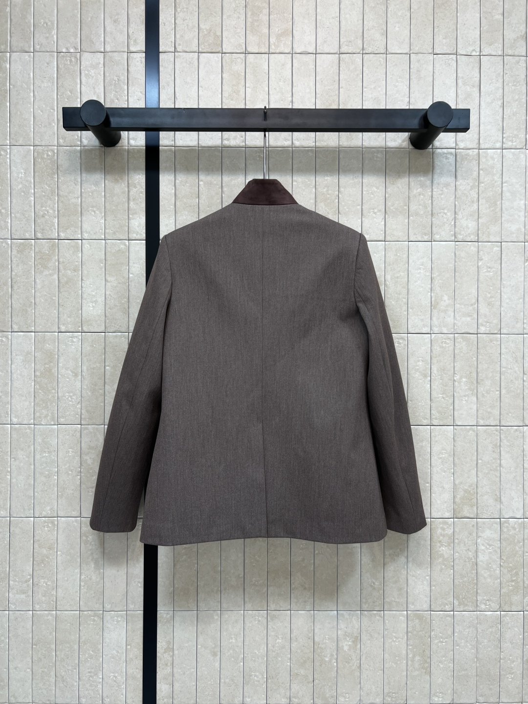 LP家 25秋冬新款 拼色立领西装外套+高腰百褶半身裙 妥妥的老钱风 上身又帅又高级 撞色拼接小立领设计