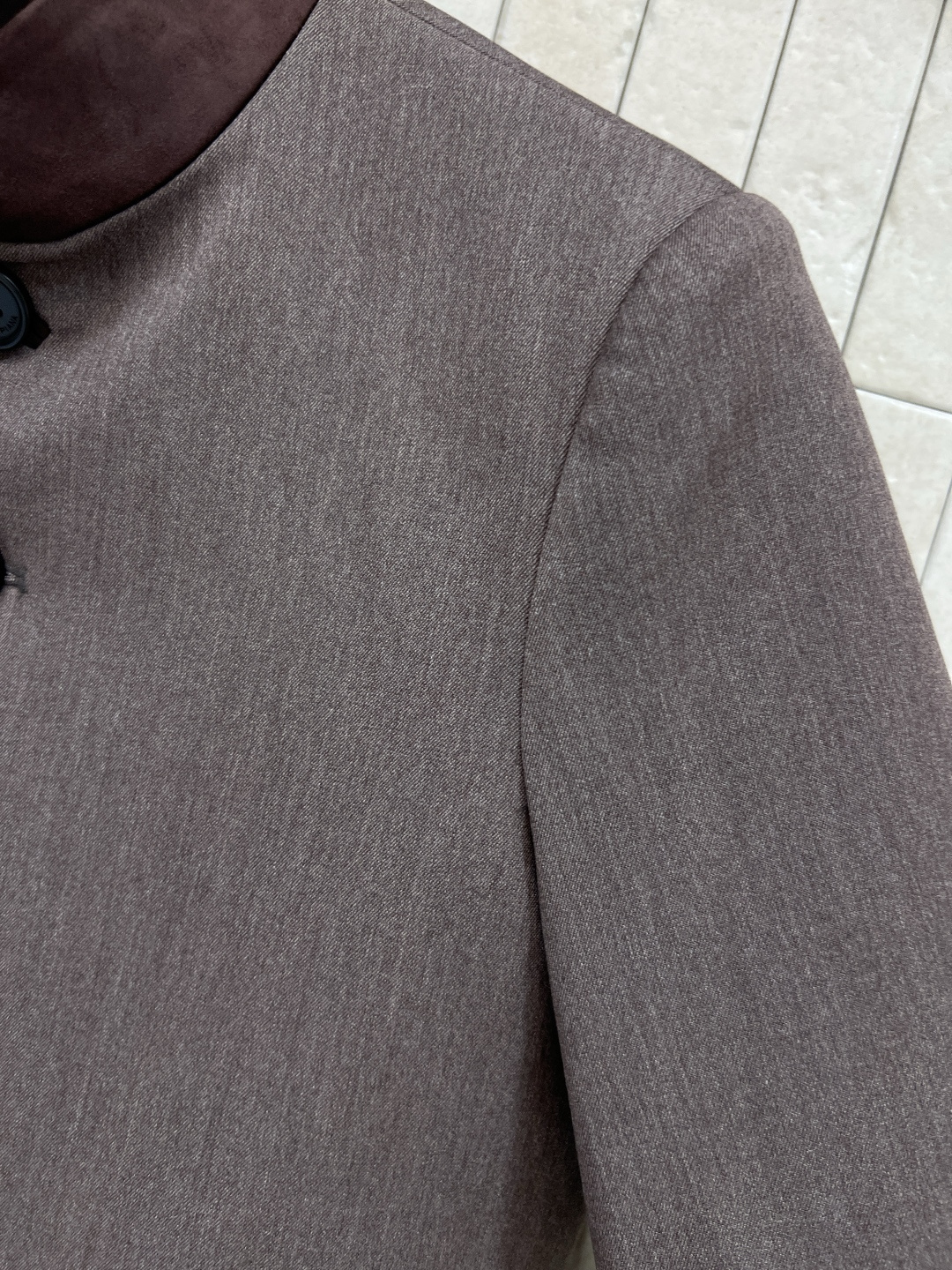 LP家 25秋冬新款 拼色立领西装外套+高腰百褶半身裙 妥妥的老钱风 上身又帅又高级 撞色拼接小立领设计