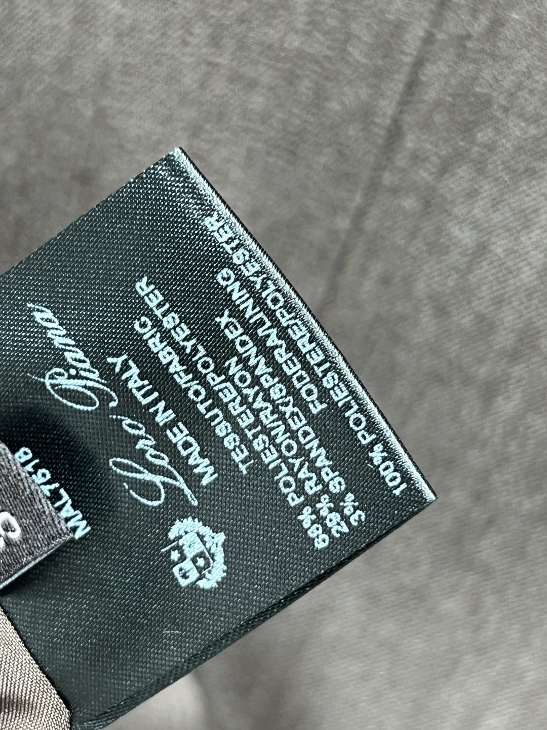 LP家 25秋冬新款 拼色立领西装外套+高腰百褶半身裙 妥妥的老钱风 上身又帅又高级 撞色拼接小立领设计