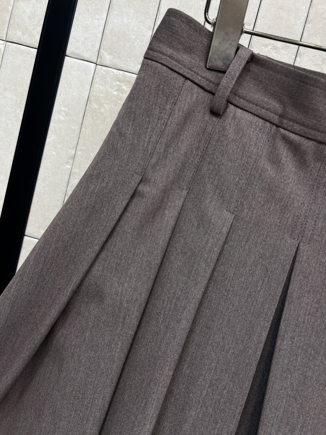 LP家 25秋冬新款 拼色立领西装外套+高腰百褶半身裙 妥妥的老钱风 上身又帅又高级 撞色拼接小立领设计