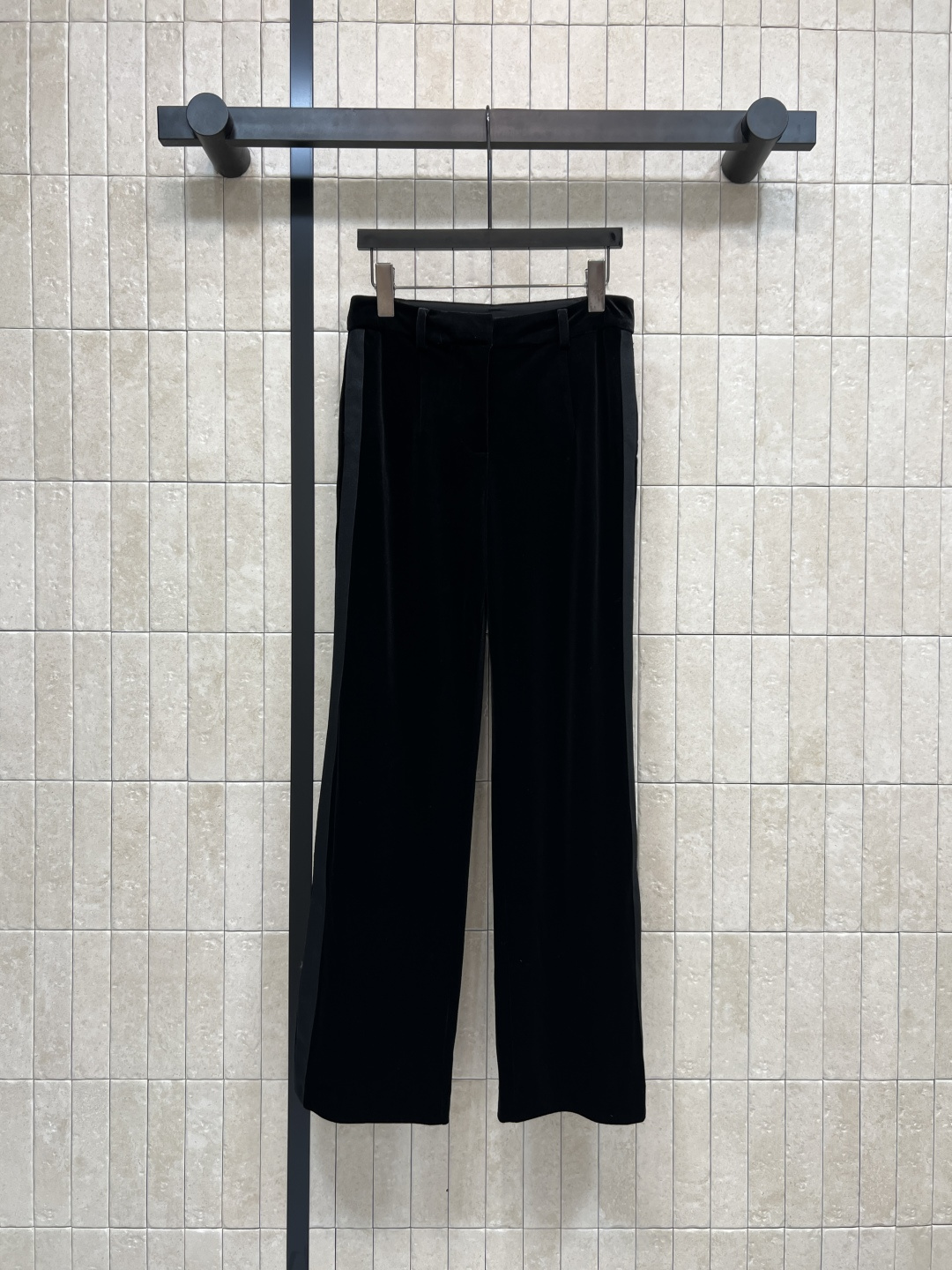 NO:498471,Dhhh 25 autumn and winter new style Velvet casual pants Simple wide-leg pants, slim and versatile in one second, fashionable artifact that makes you look taller and thinner. A must-have high street item for everyday low-key and luxurious. Imported velvet fabric One-color four-code SMLXL, dior, alexander wang19860909D家25秋冬新款 丝绒休闲裤 直简阔腿裤型 一秒显瘦又百搭 显高显瘦的时髦神器 日常必备高街单品 低调又不失奢华 进口丝绒面料 一色四码SMLXL,,dior,alexander wang,Women's clothing