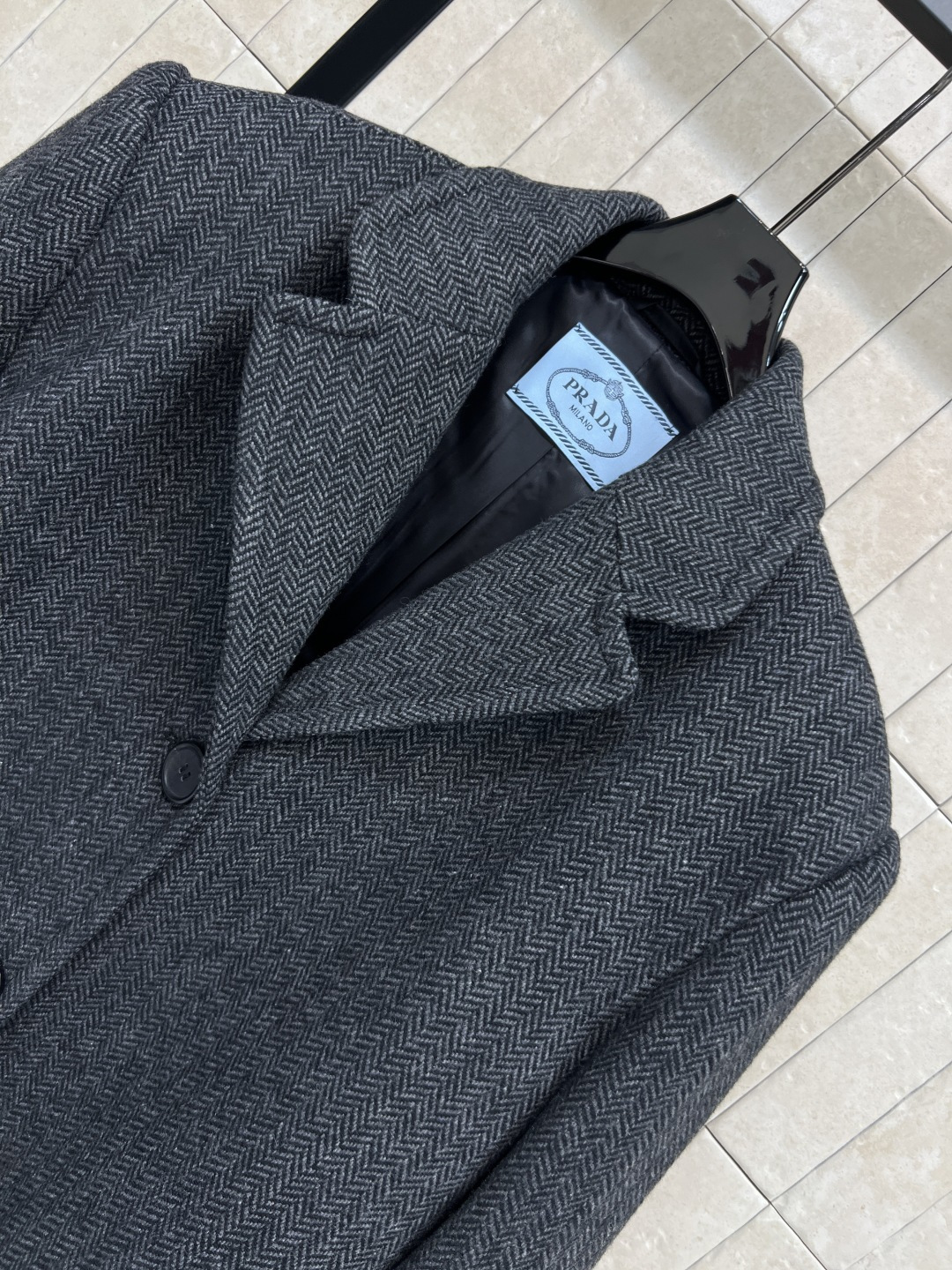 PD家 25秋冬新款 翻领羊毛大衣 百分百纯羊毛面料质感超赞 亲肤舒适有重量 宽松廓形大衣上身百搭不挑人