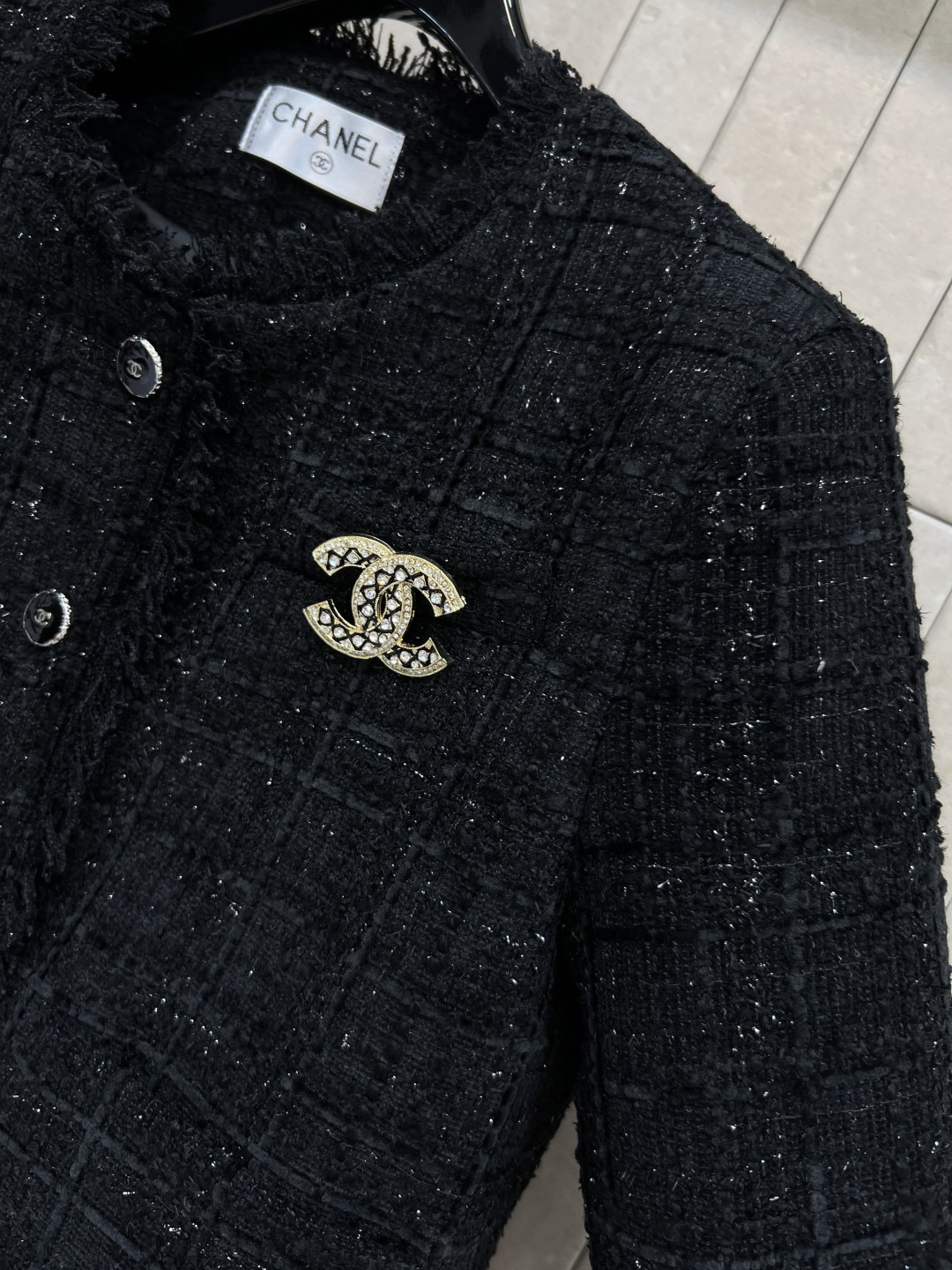 小香家 25秋冬新款 圆领粗花呢外套 经典基础版型百搭不挑人 Logo纽扣点缀 双口袋美观实用 高级有质