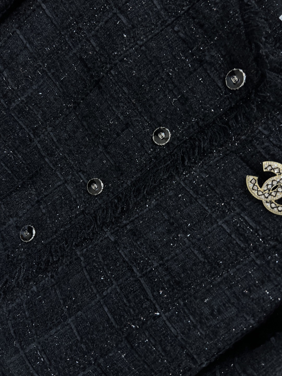 小香家 25秋冬新款 圆领粗花呢外套 经典基础版型百搭不挑人 Logo纽扣点缀 双口袋美观实用 高级有质