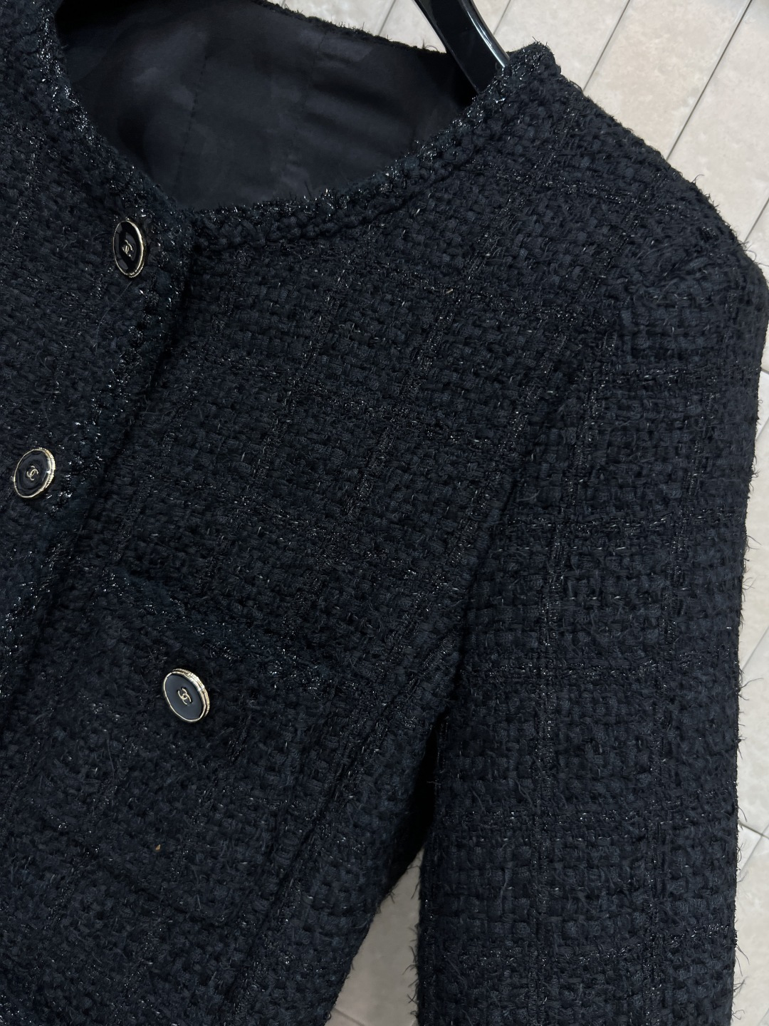 小香家 25秋冬新款 圆领粗花呢外套 经典基础版型百搭不挑人 Logo纽扣点缀 双口袋美观实用 高级有质